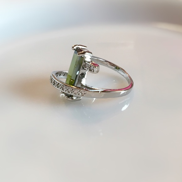 New Green Geometric Cubic Zirconia & Crystal Ring - Picture 3 of 14
